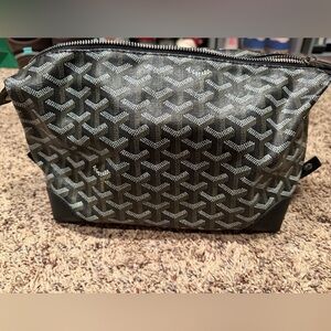 Toiletry bag. Black in excellent condition